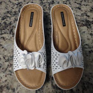 BRAND NEW GOOD CHOICE SANDLES 7.5